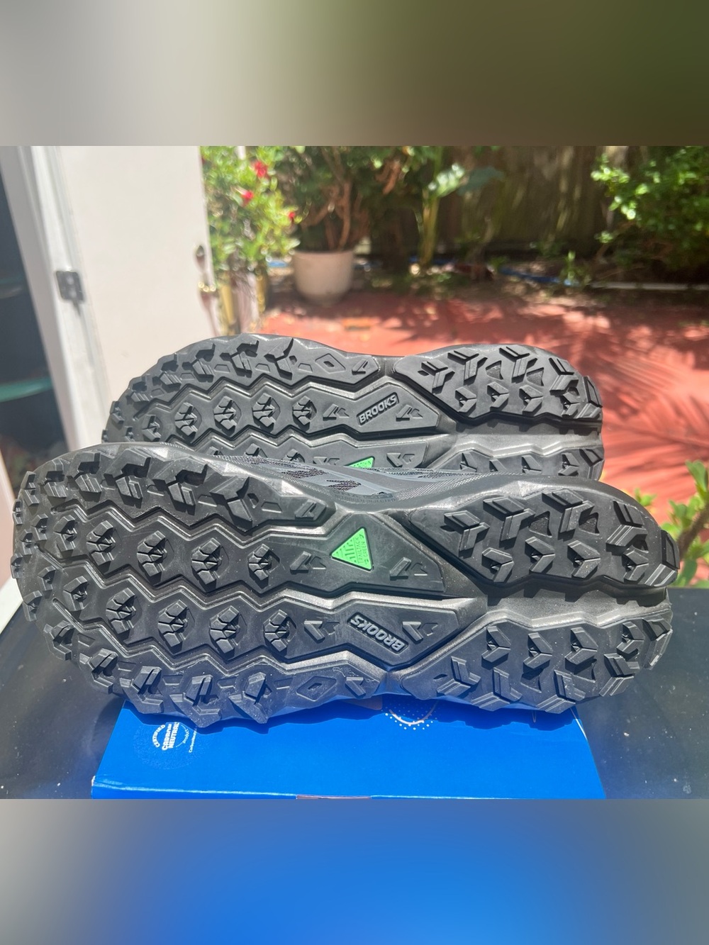 Brooks Men’s Black Athletic Trail Shoes. Never worn. - Picture 7 of 8